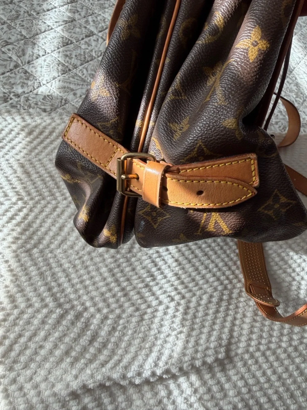 Louis Vuitton Monogram Samur 35 GM Canvas Messenger Bag - Picture 5 of 7